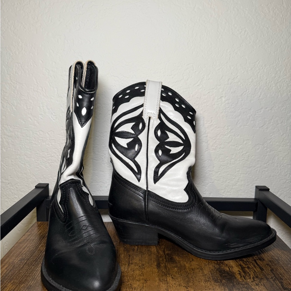 Steve Madden Black and White Leather short Cowboy Boots